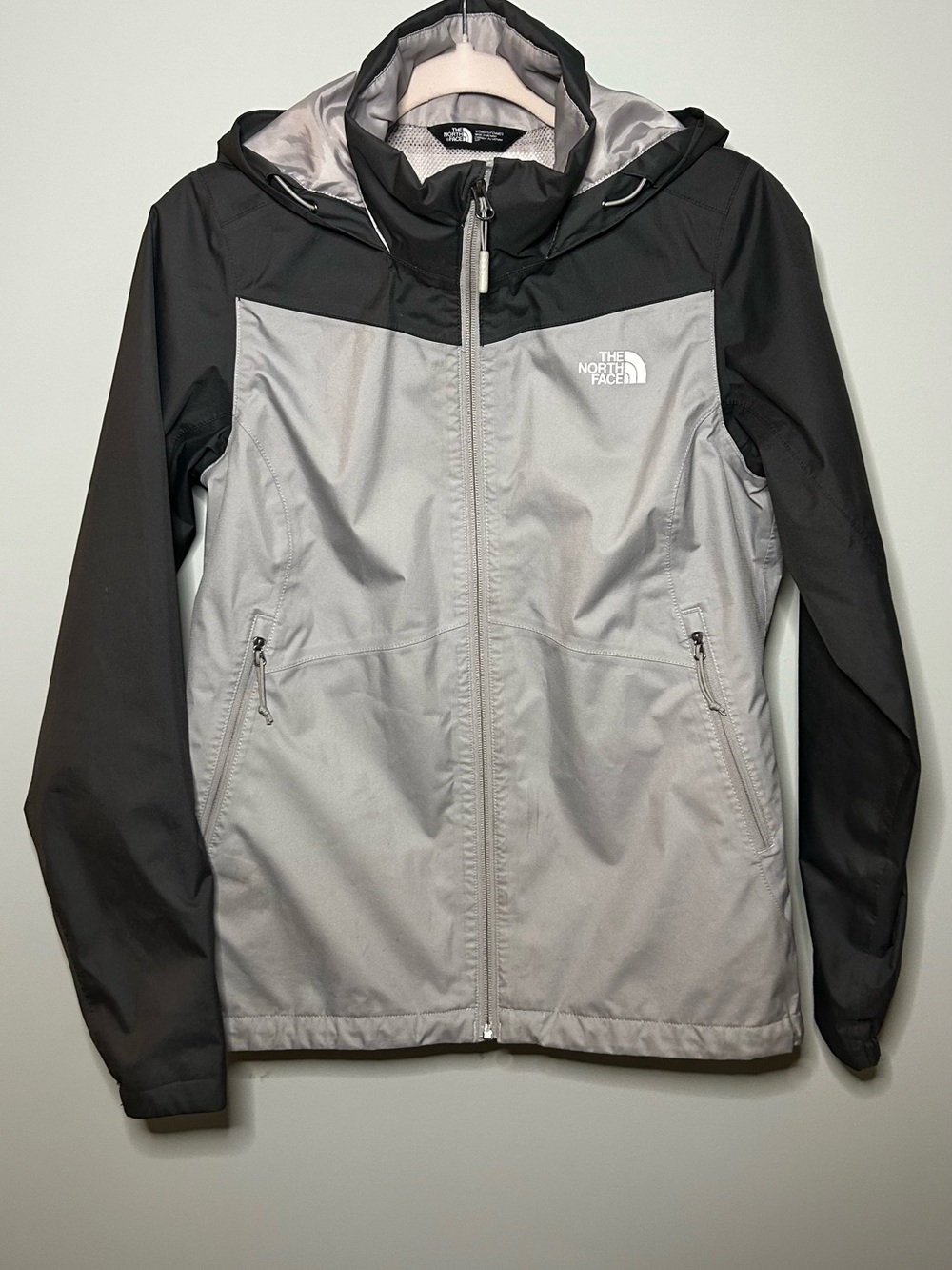 The North Face Women’s Hooded Windbreaker Jacket - Black & Light Gray